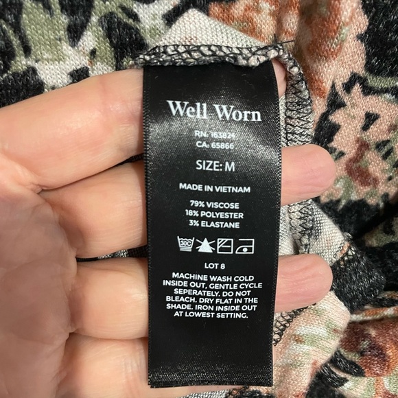 Well Worn Super Soft V Neck Floral Long Sleeve Shirt. Size M - Picture 5 of 5